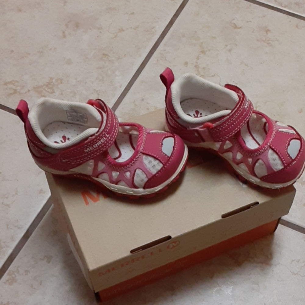 Infant sneakers